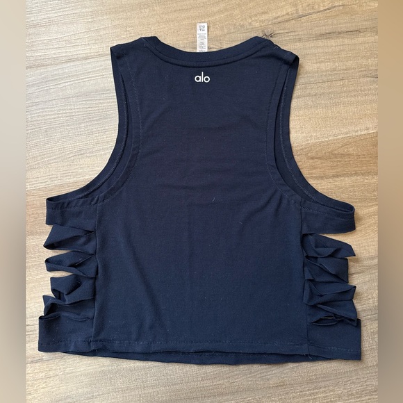 ALO Yoga Navy Cutout Muscle Tee - Picture 4 of 4